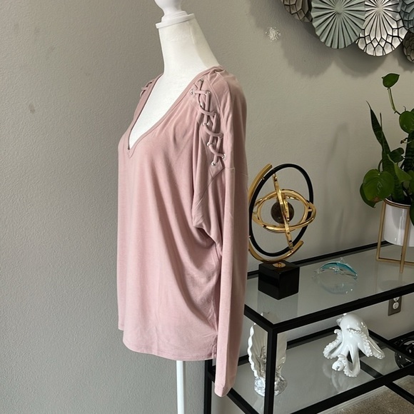 Express Pink Long Sleeve V-Neck Lace Up Shoulder Top. Size M - Picture 3 of 12
